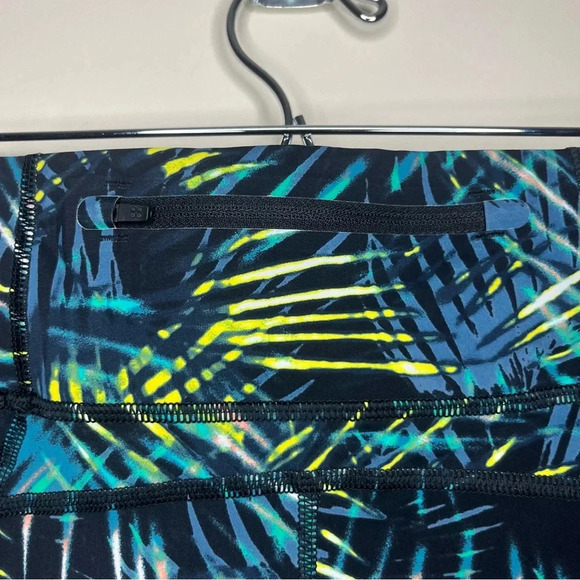 SWEATY BETTY The Zero Gravity Black Neon Tropical Print 7/8 Length Leggings - Picture 13 of 14